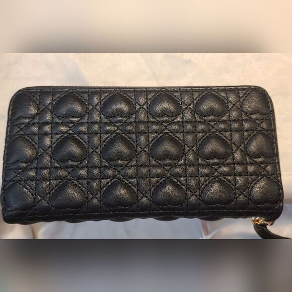 Blush Kiss NWT Women's Black Soft Faux Leather Wallet with Gold Hardware Hearts - Picture 5 of 6